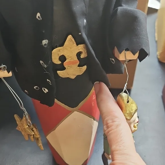 Festive Santa Claus Figurine with Gold and Red Details Vintage - Picture 4 of 8